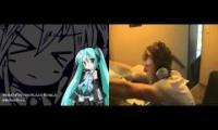 Angry English Kid Sings Along With Miku Hatsune In A Random Opera Duel
